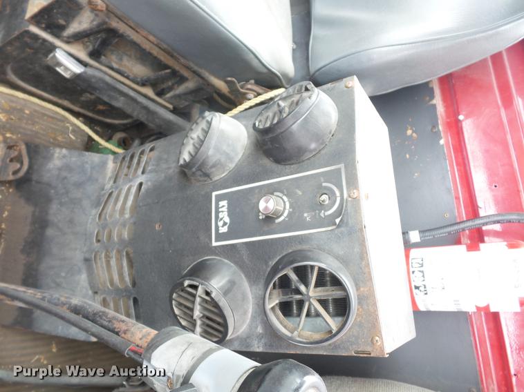 image for item DD9363 1991 Ford LS9000 flatbed truck