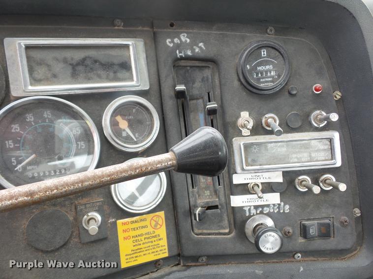 image for item DD9363 1991 Ford LS9000 flatbed truck