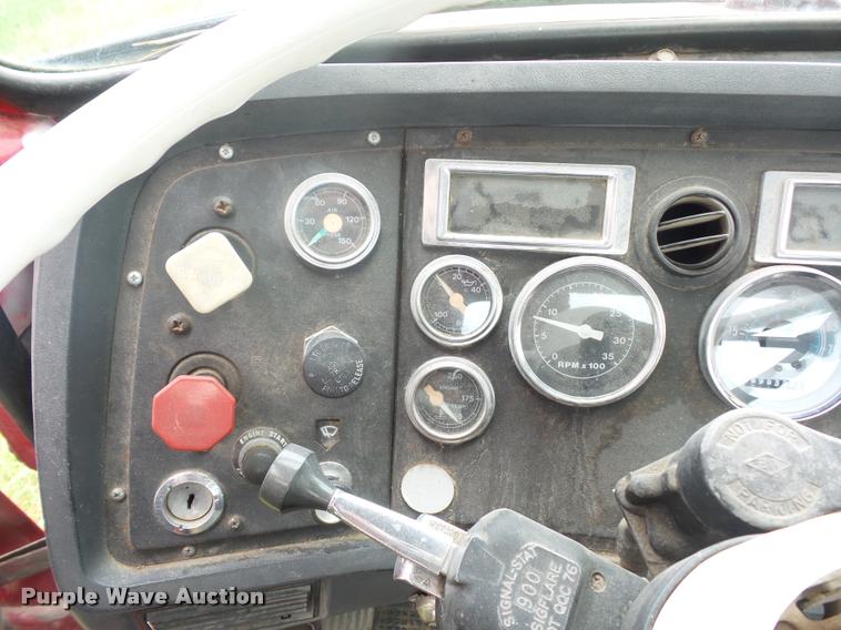 image for item DD9363 1991 Ford LS9000 flatbed truck