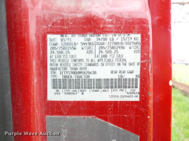 image for item DD9363 1991 Ford LS9000 flatbed truck