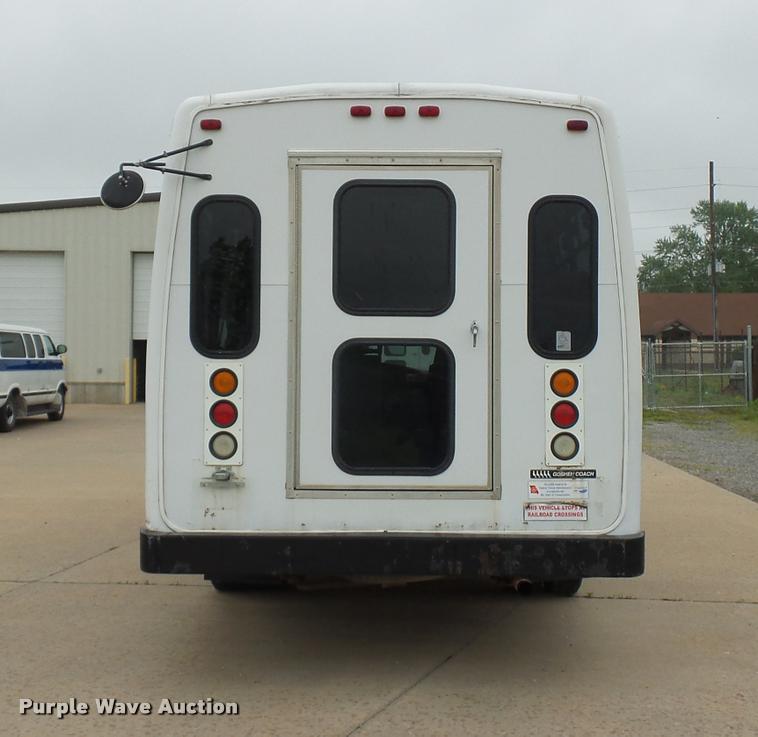 image for item DD9378 2003 Ford Econoline E450 Super Duty shuttle bus