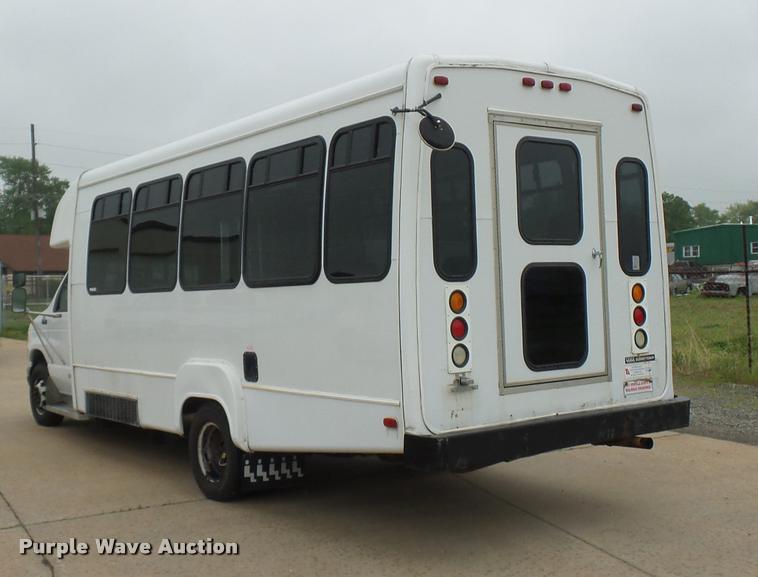 image for item DD9378 2003 Ford Econoline E450 Super Duty shuttle bus