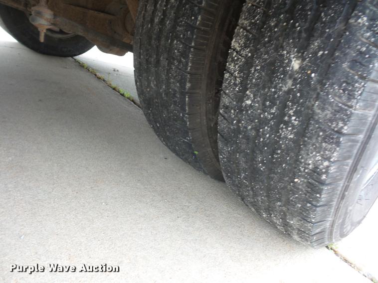 image for item DD9378 2003 Ford Econoline E450 Super Duty shuttle bus