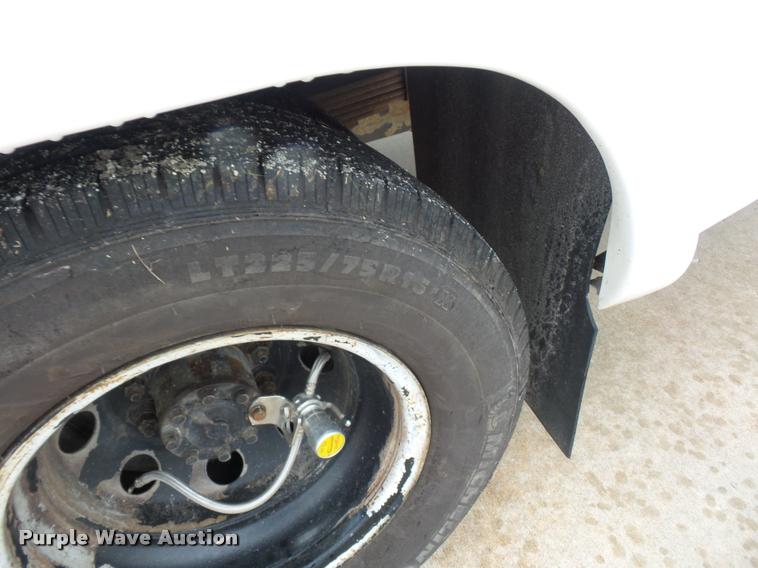 image for item DD9378 2003 Ford Econoline E450 Super Duty shuttle bus