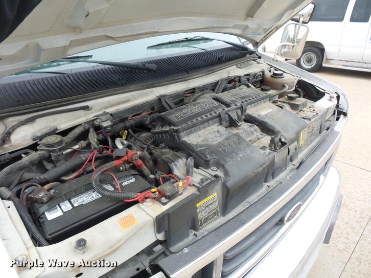 image for item DD9378 2003 Ford Econoline E450 Super Duty shuttle bus