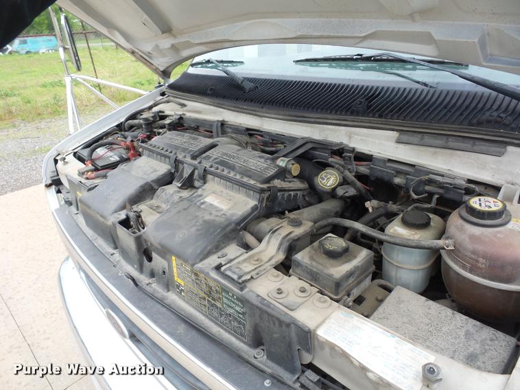 image for item DD9378 2003 Ford Econoline E450 Super Duty shuttle bus
