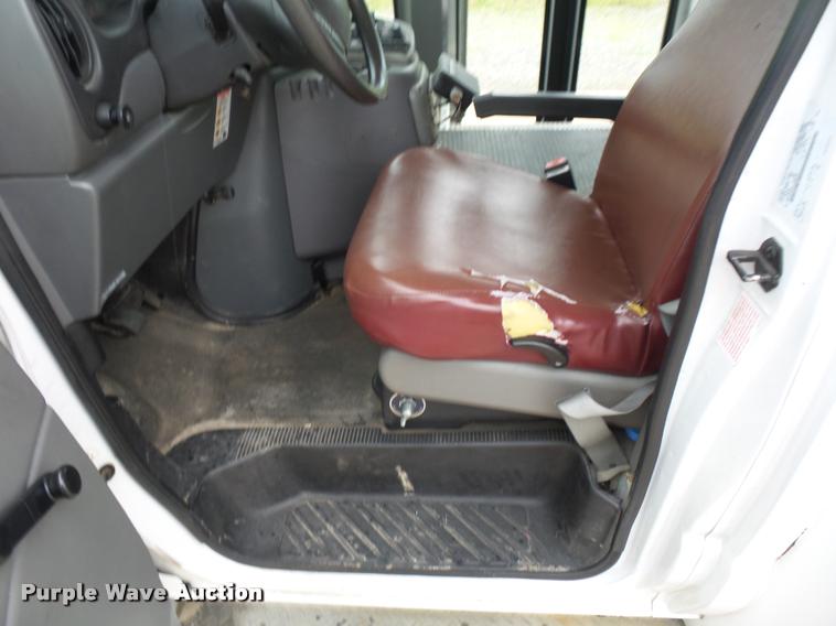 image for item DD9378 2003 Ford Econoline E450 Super Duty shuttle bus