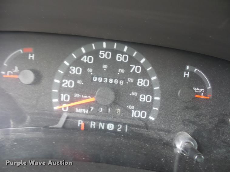 image for item DD9378 2003 Ford Econoline E450 Super Duty shuttle bus