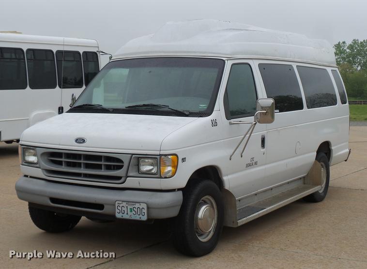 image for item DD9379 1998 Ford Club Wagon XL Super van