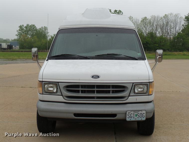 image for item DD9379 1998 Ford Club Wagon XL Super van