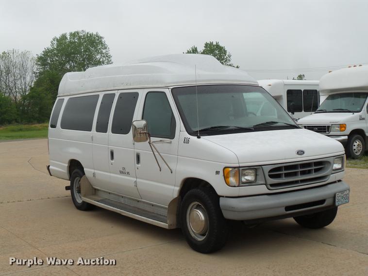 image for item DD9379 1998 Ford Club Wagon XL Super van