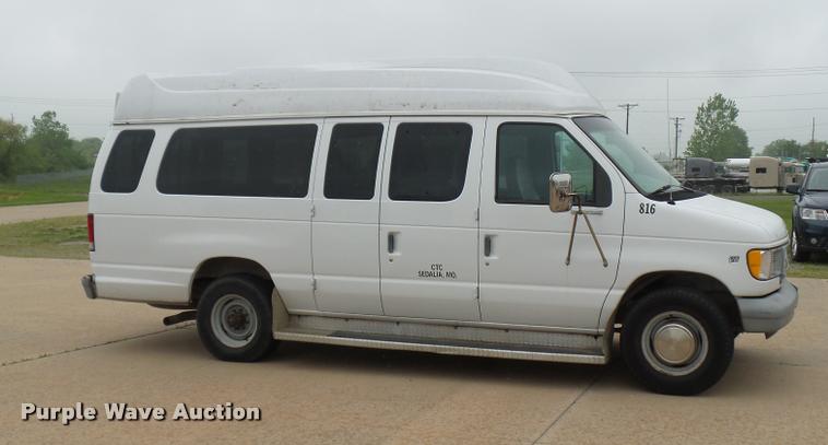 image for item DD9379 1998 Ford Club Wagon XL Super van