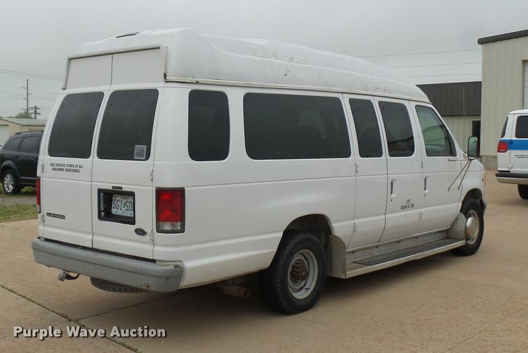 image for item DD9379 1998 Ford Club Wagon XL Super van