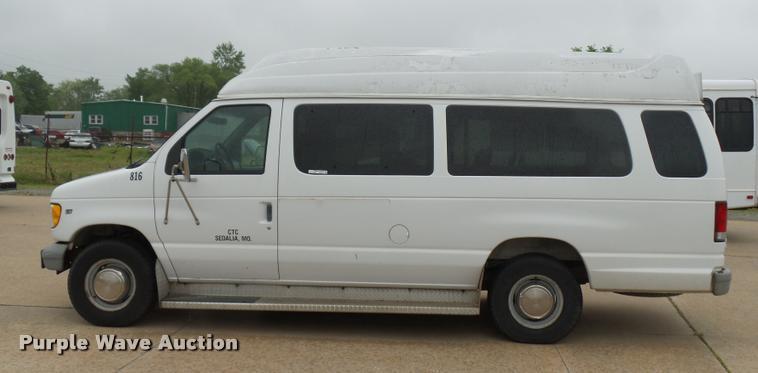 image for item DD9379 1998 Ford Club Wagon XL Super van