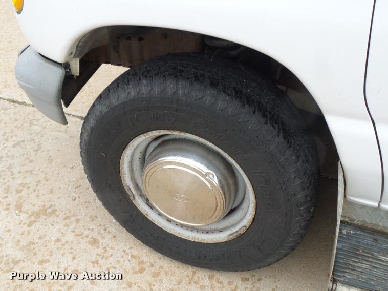 image for item DD9379 1998 Ford Club Wagon XL Super van