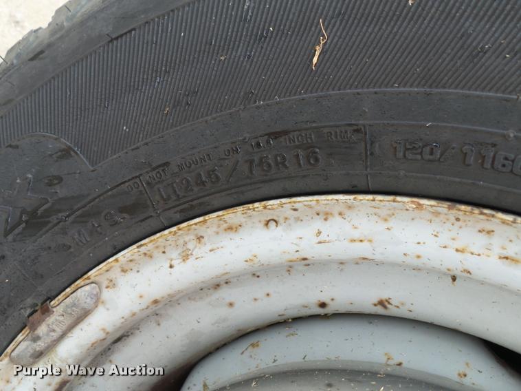 image for item DD9379 1998 Ford Club Wagon XL Super van