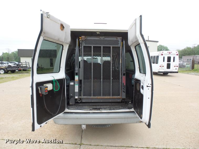 image for item DD9379 1998 Ford Club Wagon XL Super van