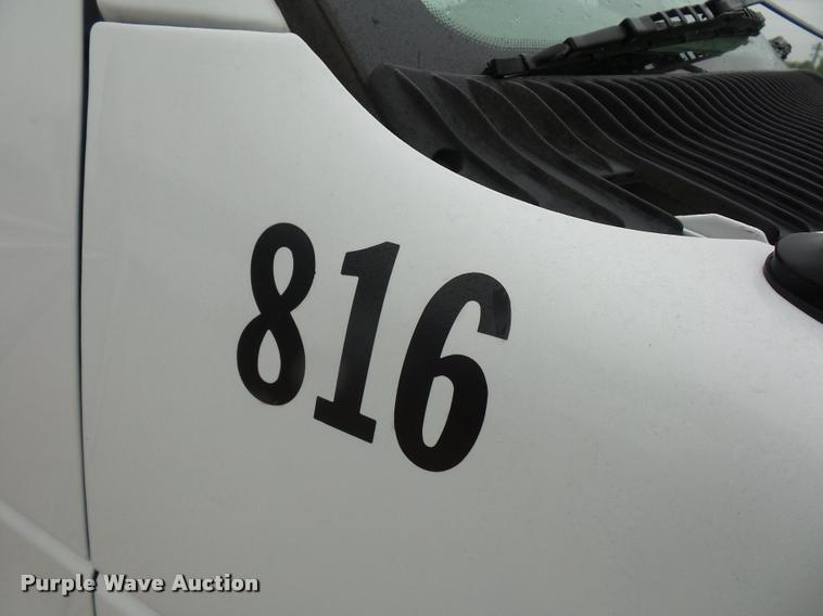 image for item DD9379 1998 Ford Club Wagon XL Super van