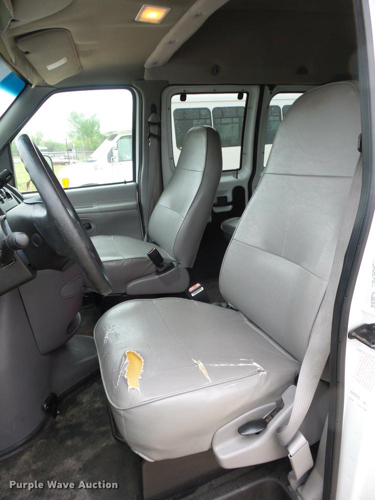 image for item DD9379 1998 Ford Club Wagon XL Super van