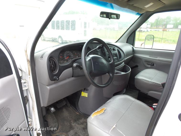 image for item DD9379 1998 Ford Club Wagon XL Super van