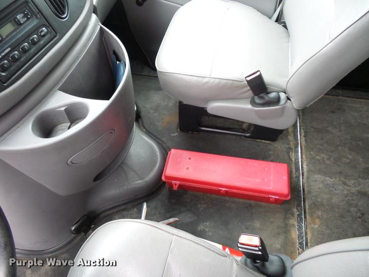 image for item DD9379 1998 Ford Club Wagon XL Super van