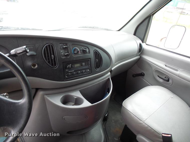 image for item DD9379 1998 Ford Club Wagon XL Super van