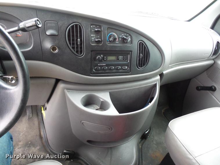 image for item DD9379 1998 Ford Club Wagon XL Super van