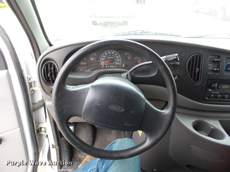 image for item DD9379 1998 Ford Club Wagon XL Super van