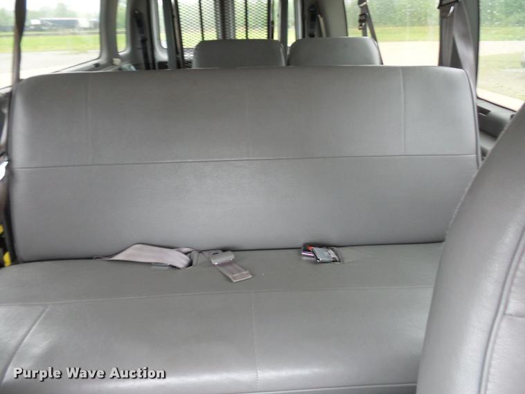 image for item DD9379 1998 Ford Club Wagon XL Super van