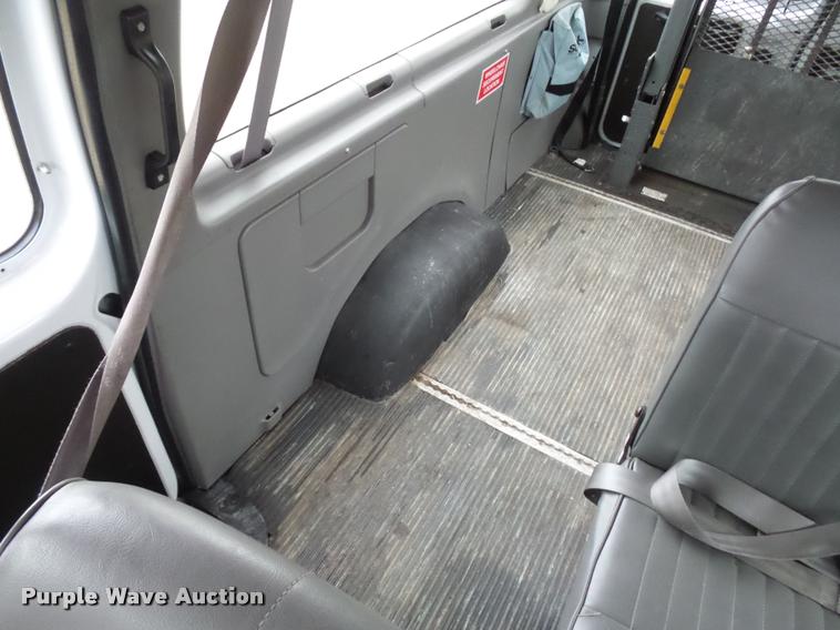 image for item DD9379 1998 Ford Club Wagon XL Super van