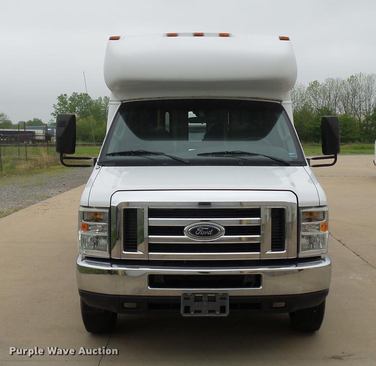 image for item DD9381 2008 Ford E350 Super Duty shuttle bus