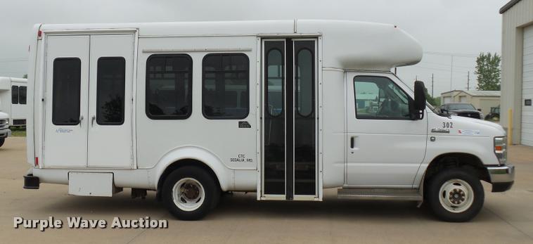 image for item DD9381 2008 Ford E350 Super Duty shuttle bus