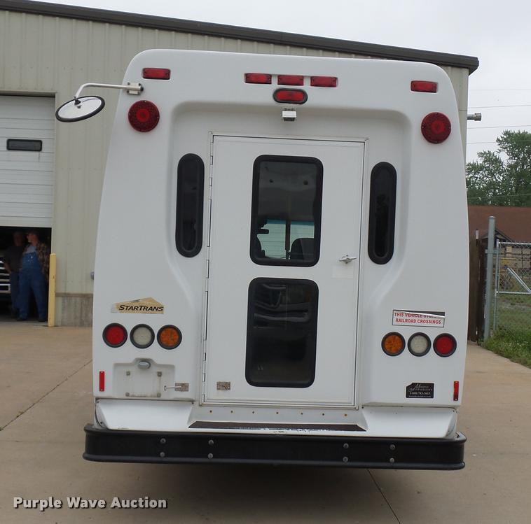 image for item DD9381 2008 Ford E350 Super Duty shuttle bus