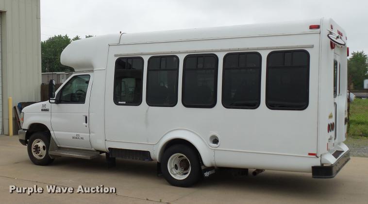 image for item DD9381 2008 Ford E350 Super Duty shuttle bus