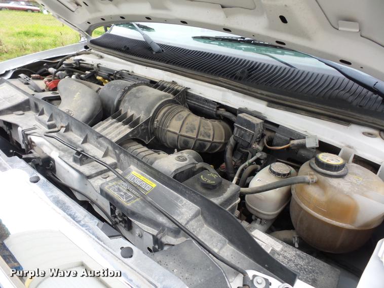 image for item DD9381 2008 Ford E350 Super Duty shuttle bus