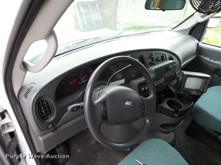 image for item DD9381 2008 Ford E350 Super Duty shuttle bus