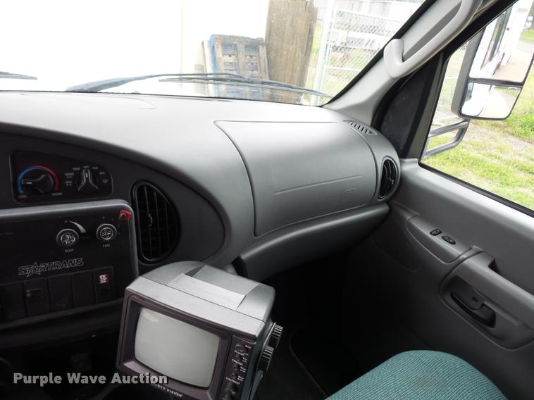 image for item DD9381 2008 Ford E350 Super Duty shuttle bus
