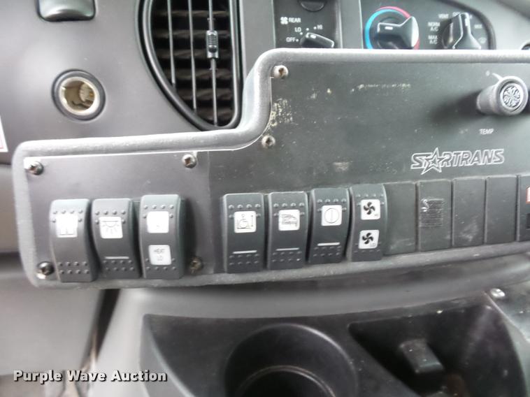 image for item DD9381 2008 Ford E350 Super Duty shuttle bus