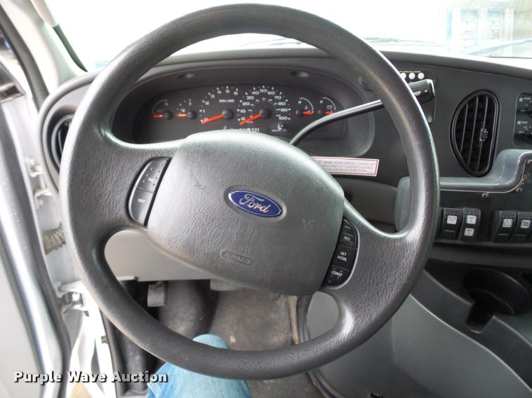 image for item DD9381 2008 Ford E350 Super Duty shuttle bus