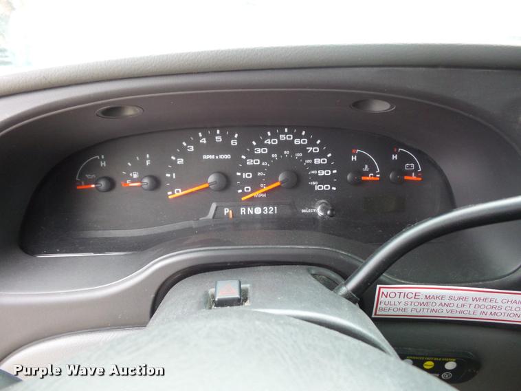 image for item DD9381 2008 Ford E350 Super Duty shuttle bus