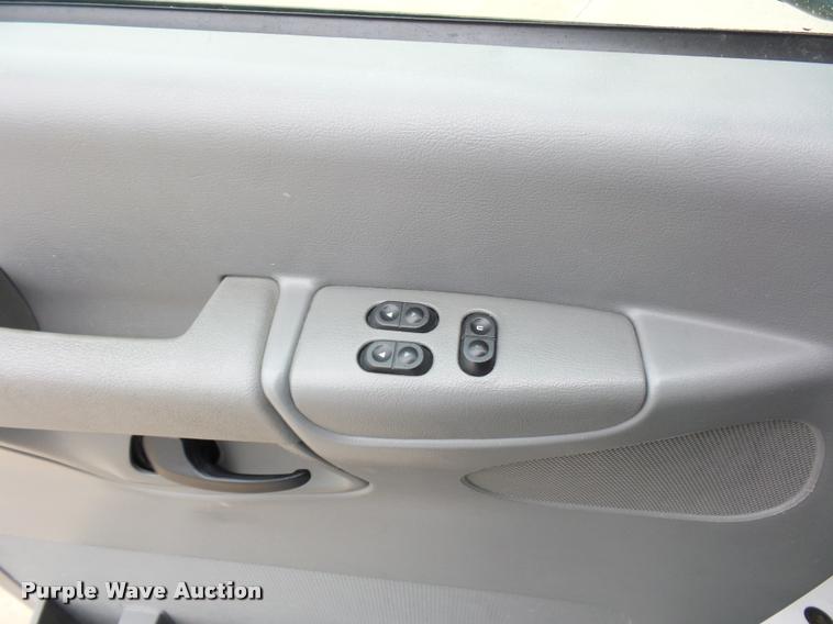 image for item DD9381 2008 Ford E350 Super Duty shuttle bus