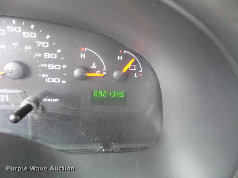 image for item DD9381 2008 Ford E350 Super Duty shuttle bus