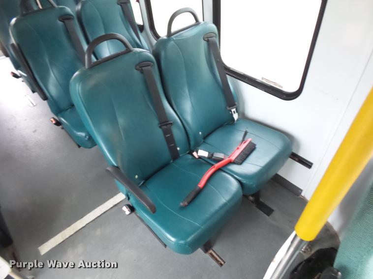 image for item DD9381 2008 Ford E350 Super Duty shuttle bus