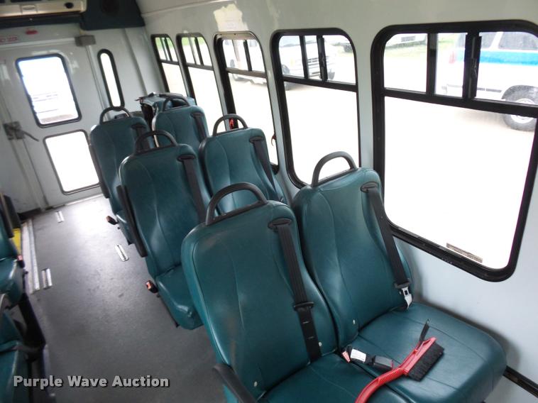 image for item DD9381 2008 Ford E350 Super Duty shuttle bus