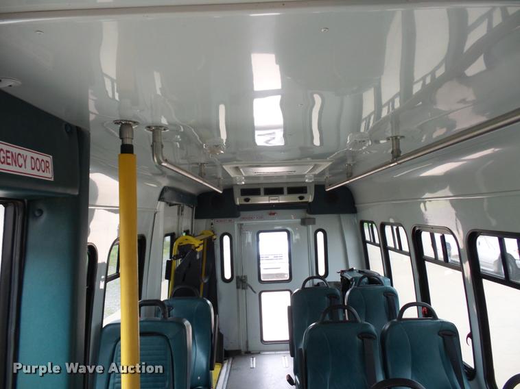 image for item DD9381 2008 Ford E350 Super Duty shuttle bus