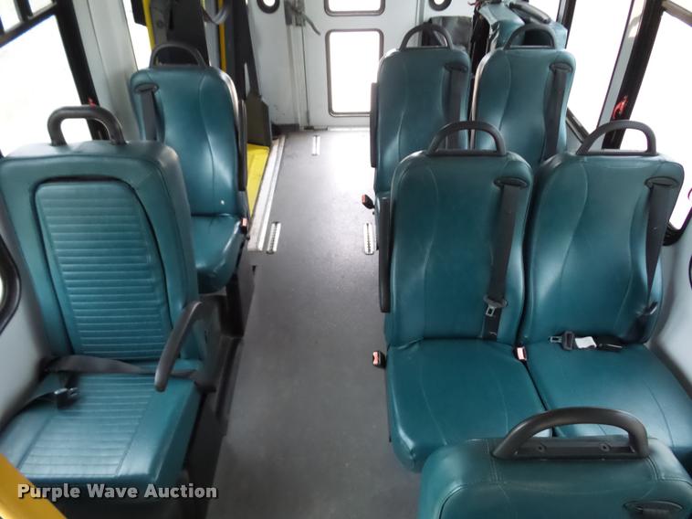 image for item DD9381 2008 Ford E350 Super Duty shuttle bus