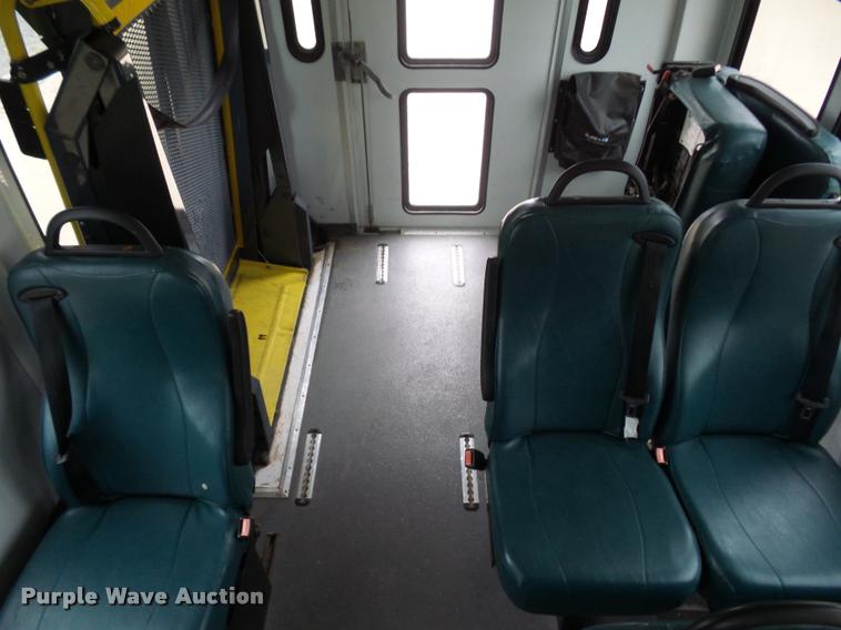 image for item DD9381 2008 Ford E350 Super Duty shuttle bus