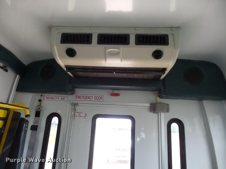 image for item DD9381 2008 Ford E350 Super Duty shuttle bus