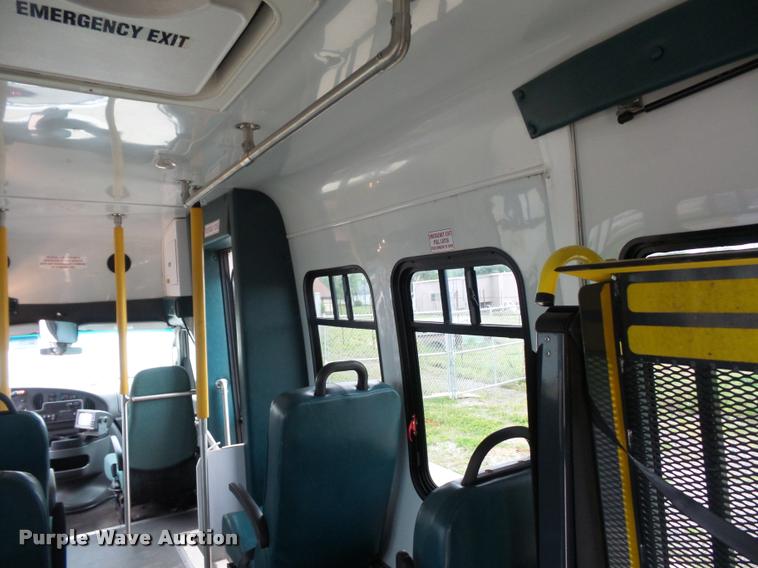 image for item DD9381 2008 Ford E350 Super Duty shuttle bus