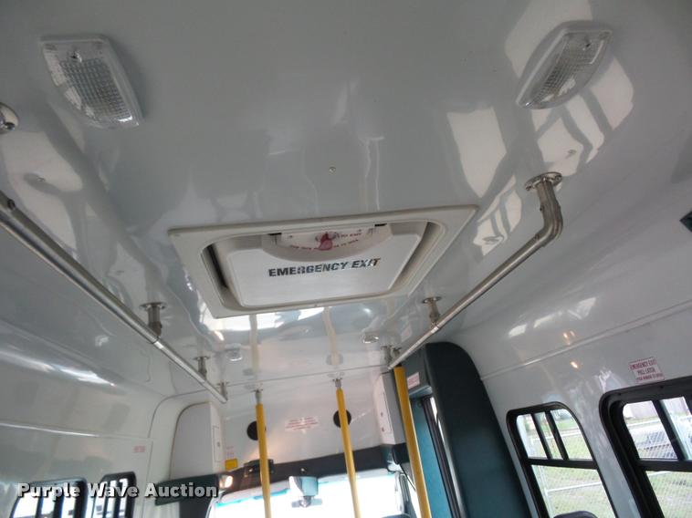 image for item DD9381 2008 Ford E350 Super Duty shuttle bus